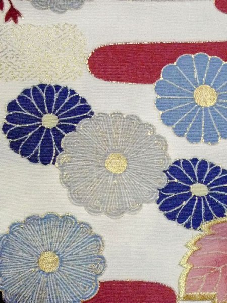 画像7: M1215X  女性用 留袖 全体:経年劣化、使用感あり。 シルク(正絹)   黒, 菊 【中古】 【USED】 【リサイクル】 ★★☆☆☆ (7)