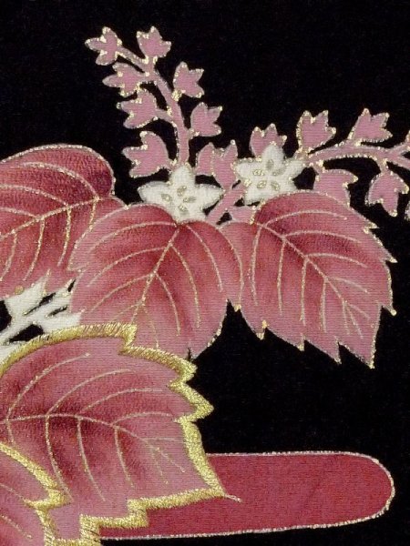 画像8: M1215X  女性用 留袖 全体:経年劣化、使用感あり。 シルク(正絹)   黒, 菊 【中古】 【USED】 【リサイクル】 ★★☆☆☆ (8)