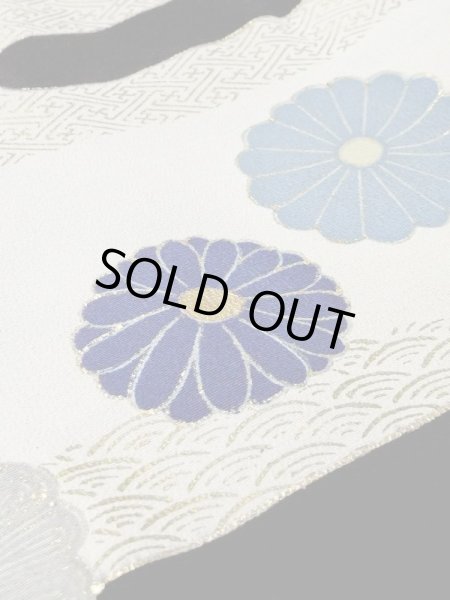 画像12: M1215X  女性用 留袖 全体：経年劣化、使用感あり。 シルク（正絹）   黒, 菊 【中古】 【USED】 【リサイクル】 ★★☆☆☆ (12)