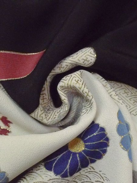 画像14: M1215X  女性用 留袖 全体:経年劣化、使用感あり。 シルク(正絹)   黒, 菊 【中古】 【USED】 【リサイクル】 ★★☆☆☆ (14)