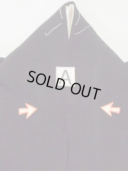 画像16: M1215X  女性用 留袖 全体：経年劣化、使用感あり。 シルク（正絹）   黒, 菊 【中古】 【USED】 【リサイクル】 ★★☆☆☆ (16)