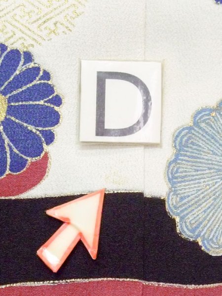 画像19: M1215X  女性用 留袖 全体:経年劣化、使用感あり。 シルク(正絹)   黒, 菊 【中古】 【USED】 【リサイクル】 ★★☆☆☆ (19)