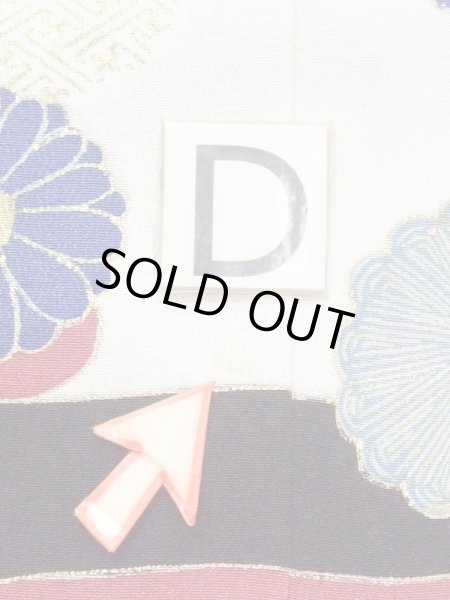 画像19: M1215X  女性用 留袖 全体：経年劣化、使用感あり。 シルク（正絹）   黒, 菊 【中古】 【USED】 【リサイクル】 ★★☆☆☆ (19)