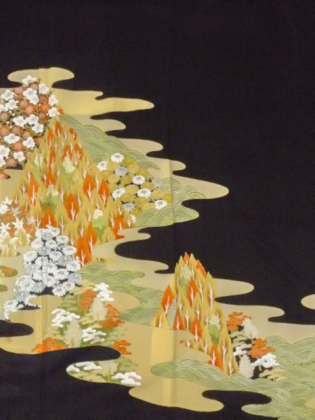 画像5: M1216A  女性用 留袖  シルク(正絹)   黒, 菊 【中古】 【USED】 【リサイクル】 ★★☆☆☆ (5)