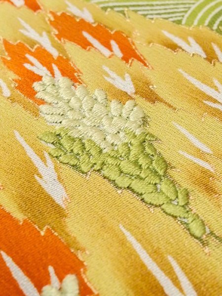 画像13: M1216A  女性用 留袖  シルク(正絹)   黒, 菊 【中古】 【USED】 【リサイクル】 ★★☆☆☆ (13)