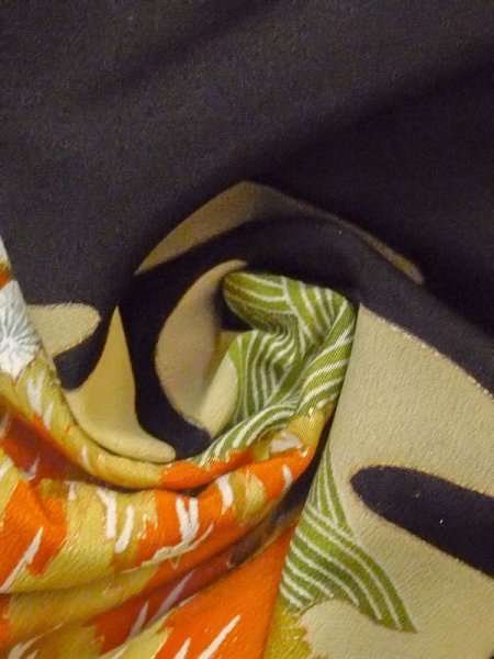 画像16: M1216A  女性用 留袖  シルク(正絹)   黒, 菊 【中古】 【USED】 【リサイクル】 ★★☆☆☆ (16)