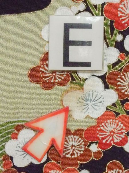 画像22: M1216A  女性用 留袖  シルク(正絹)   黒, 菊 【中古】 【USED】 【リサイクル】 ★★☆☆☆ (22)