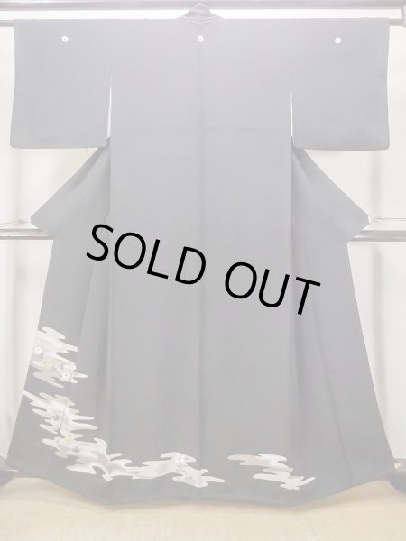 画像1: M1228A  女性用 留袖  シルク（正絹）   黒, 菊 【中古】 【USED】 【リサイクル】 ★★☆☆☆ (1)