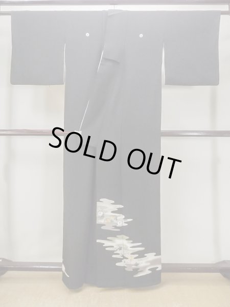 画像2: M1228A  女性用 留袖  シルク（正絹）   黒, 菊 【中古】 【USED】 【リサイクル】 ★★☆☆☆ (2)