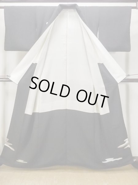 画像3: M1228A  女性用 留袖  シルク（正絹）   黒, 菊 【中古】 【USED】 【リサイクル】 ★★☆☆☆ (3)