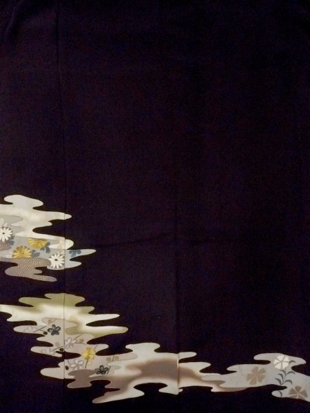 画像5: M1228A  女性用 留袖  シルク(正絹)   黒, 菊 【中古】 【USED】 【リサイクル】 ★★☆☆☆ (5)