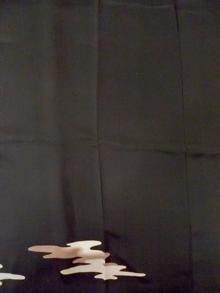 画像6: M1228A  女性用 留袖  シルク(正絹)   黒, 菊 【中古】 【USED】 【リサイクル】 ★★☆☆☆ (6)