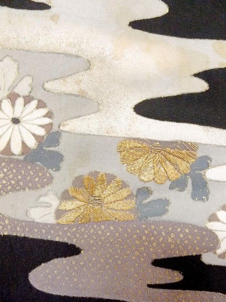 画像7: M1228A  女性用 留袖  シルク(正絹)   黒, 菊 【中古】 【USED】 【リサイクル】 ★★☆☆☆ (7)