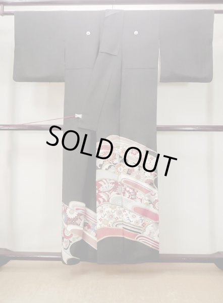 画像2: M1228D  女性用 留袖 経年劣化 シルク（正絹）   黒, 唐花 【中古】 【USED】 【リサイクル】 ★★☆☆☆ (2)