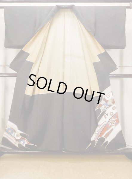 画像3: M1228D  女性用 留袖 経年劣化 シルク（正絹）   黒, 唐花 【中古】 【USED】 【リサイクル】 ★★☆☆☆ (3)