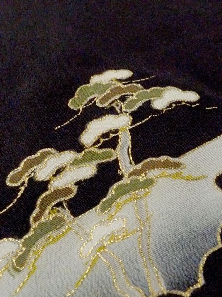 画像12: M1228E  女性用 留袖  シルク(正絹)   黒, 松/松葉 【中古】 【USED】 【リサイクル】 ★★☆☆☆ (12)