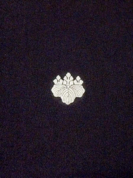 画像4: M1228G  女性用 留袖  シルク（正絹）   黒, 菊 【中古】 【USED】 【リサイクル】 ★★☆☆☆ (4)