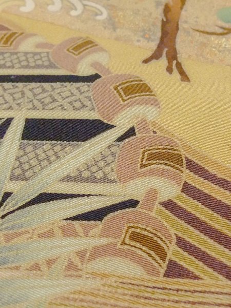 画像12: M1228J  女性用 留袖 穴・破れ シルク(正絹)   黒, 松/松葉 【中古】 【USED】 【リサイクル】 ★☆☆☆☆ (12)