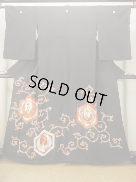 画像1: M1228L  女性用 留袖  シルク（正絹）   黒, 唐草 【中古】 【USED】 【リサイクル】 ★★☆☆☆ (1)