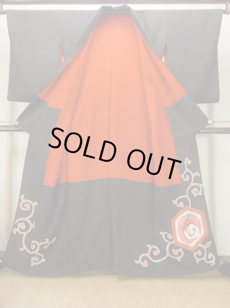 画像3: M1228L  女性用 留袖  シルク（正絹）   黒, 唐草 【中古】 【USED】 【リサイクル】 ★★☆☆☆ (3)