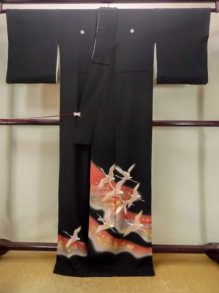 画像2: M1228N  女性用 留袖  シルク(正絹)   黒, 花 【中古】 【USED】 【リサイクル】 ★★☆☆☆ (2)