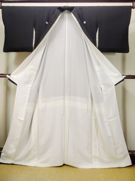 画像3: M1228N  女性用 留袖  シルク(正絹)   黒, 花 【中古】 【USED】 【リサイクル】 ★★☆☆☆ (3)