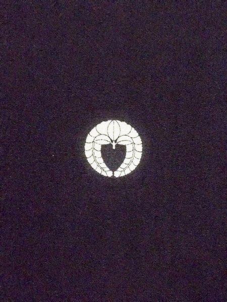 画像4: M1228Q  女性用 留袖  化繊   黒, 松/松葉 【中古】 【USED】 【リサイクル】 ★★☆☆☆ (4)