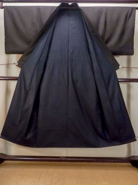 画像2: N0116A Mint  男性用着物 使用感あり シルク(正絹)  深い 茶色, 縞 【中古】 【USED】 【リサイクル】 ★☆☆☆☆ (2)