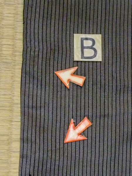 画像12: N0116F  男性用着物 使用感あり シルク（正絹）  深い 灰色, 線 【中古】 【USED】 【リサイクル】 ★☆☆☆☆ (12)