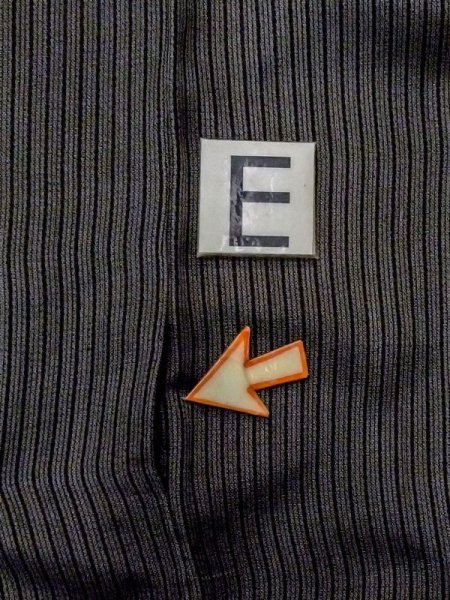 画像15: N0116F  男性用着物 使用感あり シルク（正絹）  深い 灰色, 線 【中古】 【USED】 【リサイクル】 ★☆☆☆☆ (15)