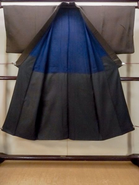 画像2: N0116L  男性用着物  シルク(正絹)  深い 茶色, 縞 【中古】 【USED】 【リサイクル】 ★★☆☆☆ (2)