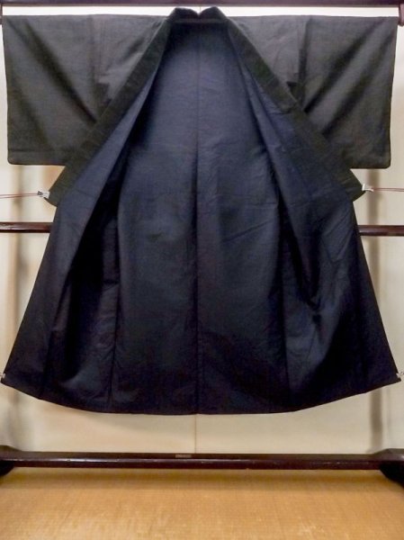 画像2: N0116N  男性用着物  シルク(正絹)   黒, 縞 【中古】 【USED】 【リサイクル】 ★★☆☆☆ (2)