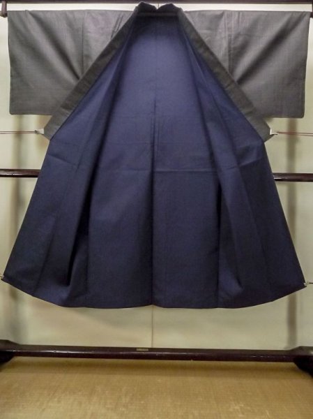 画像2: N0116X Mint  男性用着物  シルク(正絹)   黒, 亀甲 【中古】 【USED】 【リサイクル】 ★★★★☆ (2)