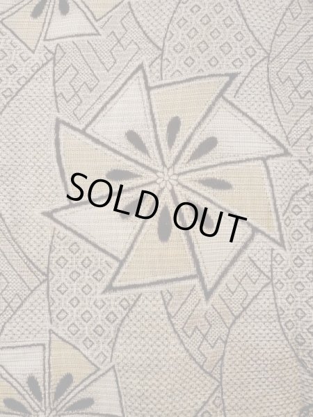 画像3: N0123A  女性用 紬  シルク（正絹）   茶色, 紗綾形文 【中古】 【USED】 【リサイクル】 ★★☆☆☆ (3)