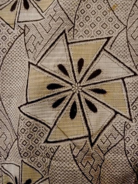 画像4: N0123A  女性用 紬  シルク（正絹）   茶色, 紗綾形文 【中古】 【USED】 【リサイクル】 ★★☆☆☆ (4)