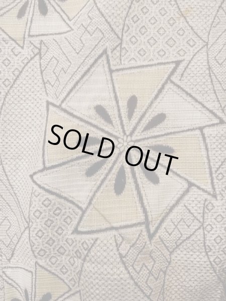 画像4: N0123A  女性用 紬  シルク（正絹）   茶色, 紗綾形文 【中古】 【USED】 【リサイクル】 ★★☆☆☆ (4)