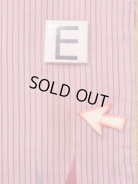 画像16: N0123C  女性用 紬 使用感あり、矢羽根柄 シルク（正絹） 鮮やか 灰色がかった 桃色, 縞 【中古】 【USED】 【リサイクル】 ★★☆☆☆ (16)