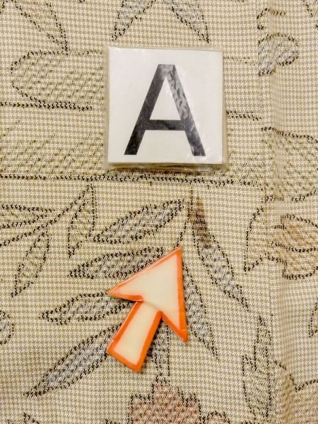 画像14: N0123K  女性用 紬  シルク(正絹) 薄い 灰色がかった ベージュ, ぼたん 【中古】 【USED】 【リサイクル】 ★★☆☆☆ (14)