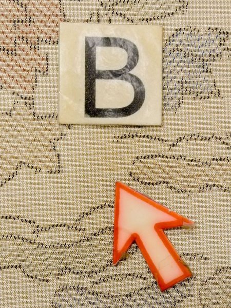 画像15: N0123K  女性用 紬  シルク(正絹) 薄い 灰色がかった ベージュ, ぼたん 【中古】 【USED】 【リサイクル】 ★★☆☆☆ (15)