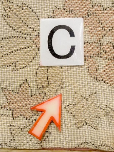 画像16: N0123K  女性用 紬  シルク(正絹) 薄い 灰色がかった ベージュ, ぼたん 【中古】 【USED】 【リサイクル】 ★★☆☆☆ (16)