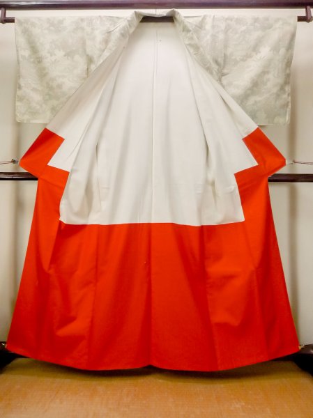 画像2: N0123O  女性用 紬  シルク（正絹） 淡い 灰色がかった 緑色, 花 【中古】 【USED】 【リサイクル】 ★★☆☆☆ (2)