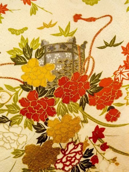 画像7: N0130D  女性用 小紋  シルク(正絹)   アイボリー, ぼたん 【中古】 【USED】 【リサイクル】 ★★☆☆☆ (7)