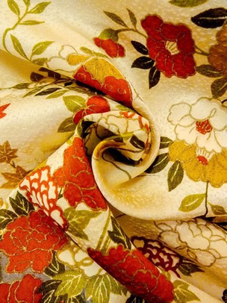 画像11: N0130D  女性用 小紋  シルク(正絹)   アイボリー, ぼたん 【中古】 【USED】 【リサイクル】 ★★☆☆☆ (11)