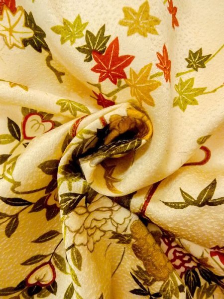 画像12: N0130D  女性用 小紋  シルク(正絹)   アイボリー, ぼたん 【中古】 【USED】 【リサイクル】 ★★☆☆☆ (12)