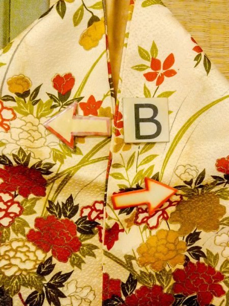 画像15: N0130D  女性用 小紋  シルク(正絹)   アイボリー, ぼたん 【中古】 【USED】 【リサイクル】 ★★☆☆☆ (15)