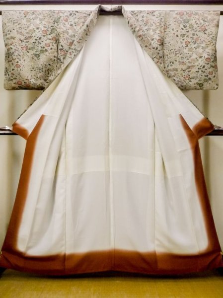 画像2: N0130F  女性用 小紋  シルク(正絹)  淡い トープ, ぼたん 【中古】 【USED】 【リサイクル】 ★★☆☆☆ (2)