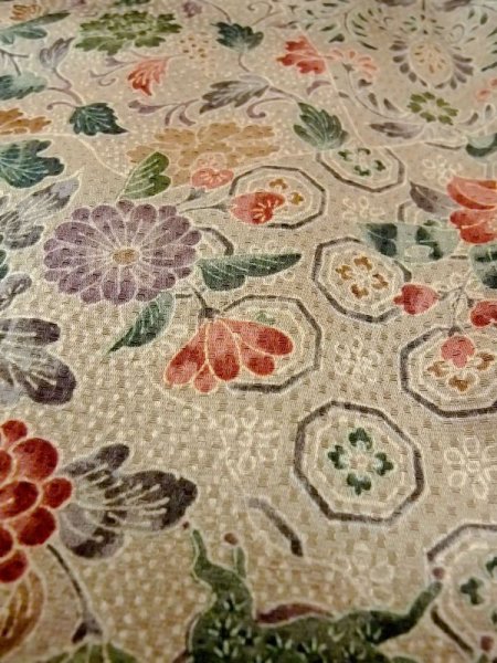 画像8: N0130F  女性用 小紋  シルク(正絹)  淡い トープ, ぼたん 【中古】 【USED】 【リサイクル】 ★★☆☆☆ (8)