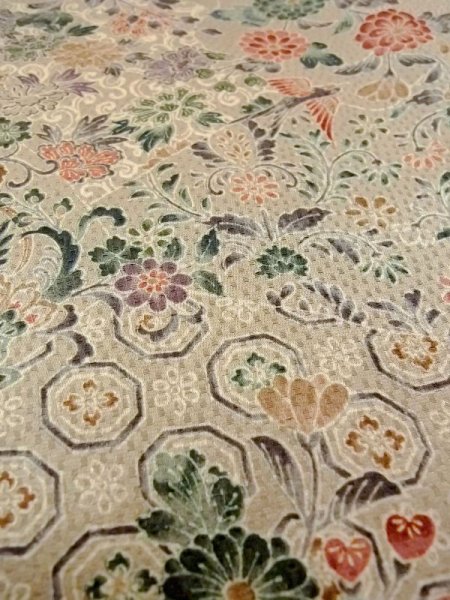 画像9: N0130F  女性用 小紋  シルク(正絹)  淡い トープ, ぼたん 【中古】 【USED】 【リサイクル】 ★★☆☆☆ (9)