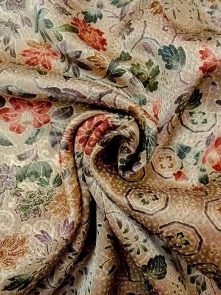 画像11: N0130F  女性用 小紋  シルク(正絹)  淡い トープ, ぼたん 【中古】 【USED】 【リサイクル】 ★★☆☆☆ (11)