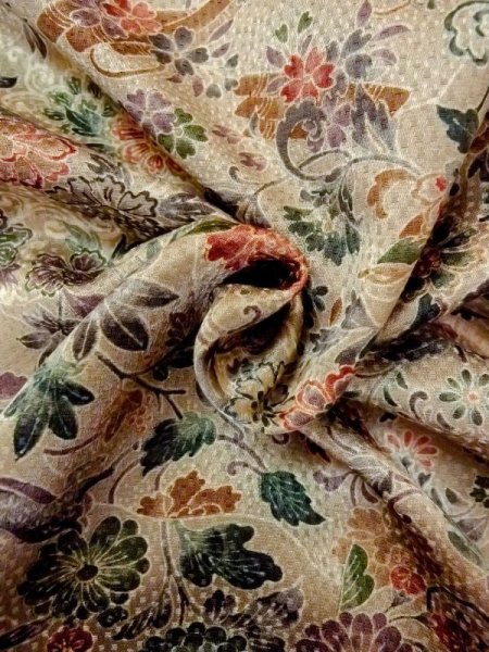 画像12: N0130F  女性用 小紋  シルク(正絹)  淡い トープ, ぼたん 【中古】 【USED】 【リサイクル】 ★★☆☆☆ (12)